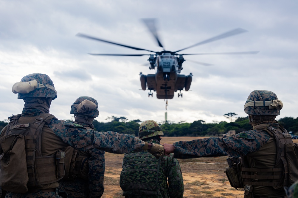 Iron Fist 25 | CLB 31, JGSDF conduct Bilateral External Lift