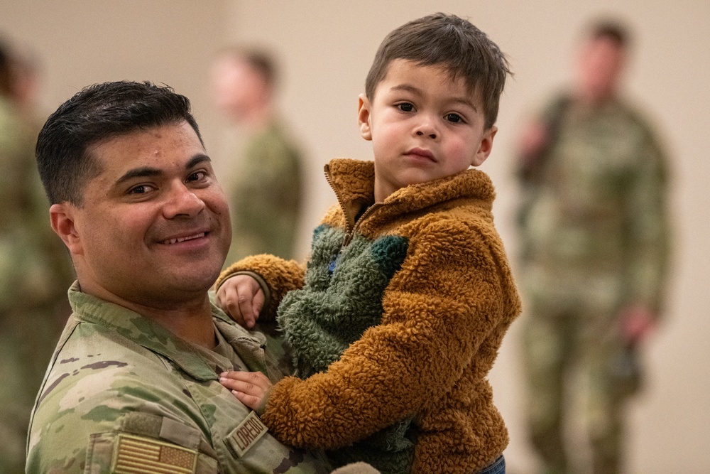 Leadership, Family Welcome Home Taskforce Indiana Airmen and Soldiers