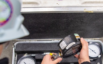 USS Ronald Reagan (CVN 76) Sailors perform maintenance