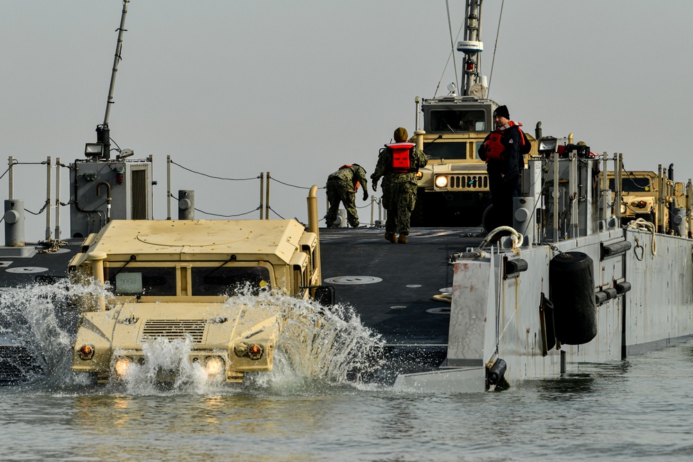 3rd Marine Logistic Group displays Combat Readiness on Dogu Beach