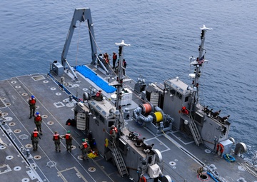 U.S. Naval Ship Dahl conducts offload operations with 3rd Marine Logistics Group