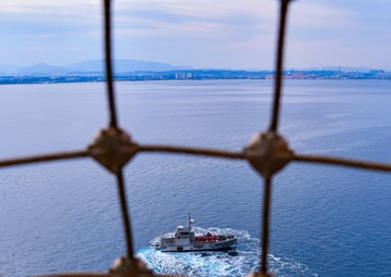 U.S. Naval Ship Dahl conducts offload operations with 3rd Marine Logistics Group