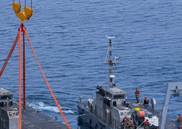 U.S. Naval Ship Dahl conducts offload operations with 3rd Marine Logistics Group