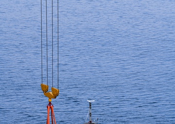 U.S. Naval Ship Dahl conducts offload operations with 3rd Marine Logistics Group