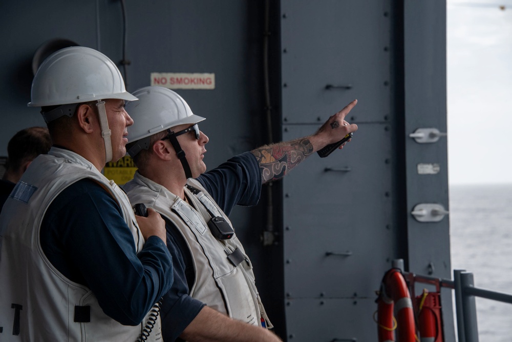 USS America (LHA 6) Conducts Fueling at Sea with USNS Tippeccanoe (T-AO 199)