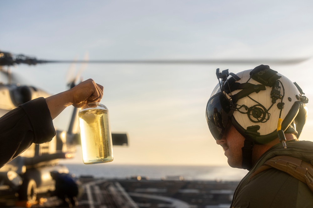 DDG 105 CONDUCTS FLIGHT OPERATIONS
