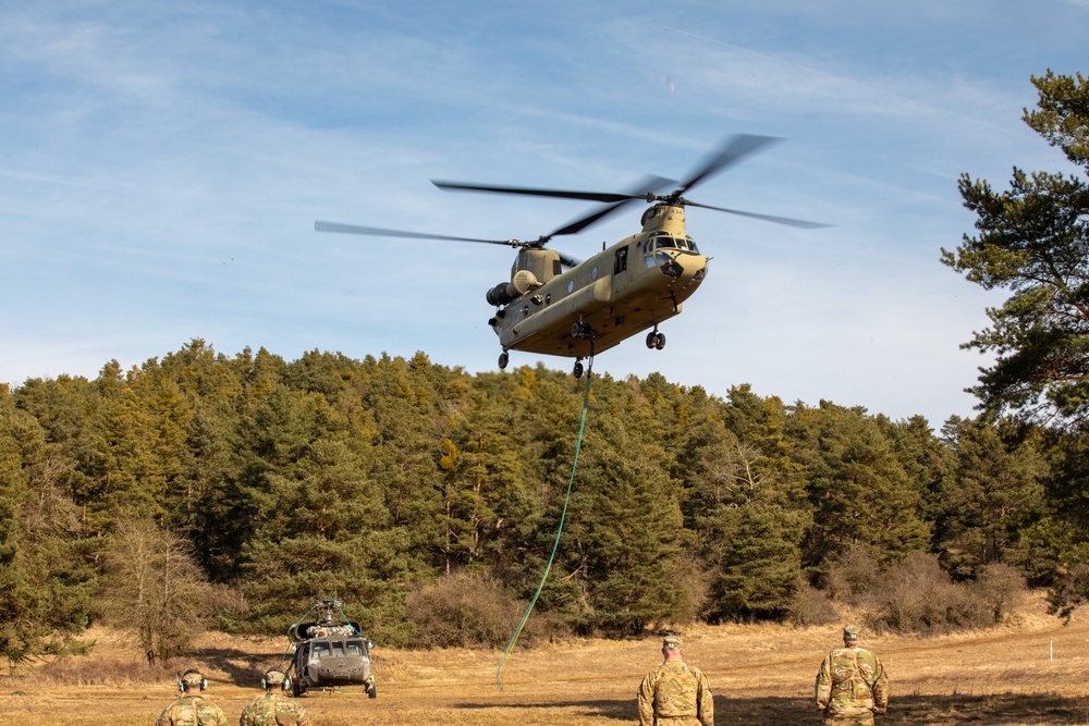 12th Combat Aviation Brigade conduct sling load recovery training