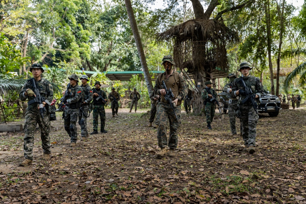 Cobra Gold 25: 1st LAR Bn. Marines, sailors conduct multilateral jungle patrol