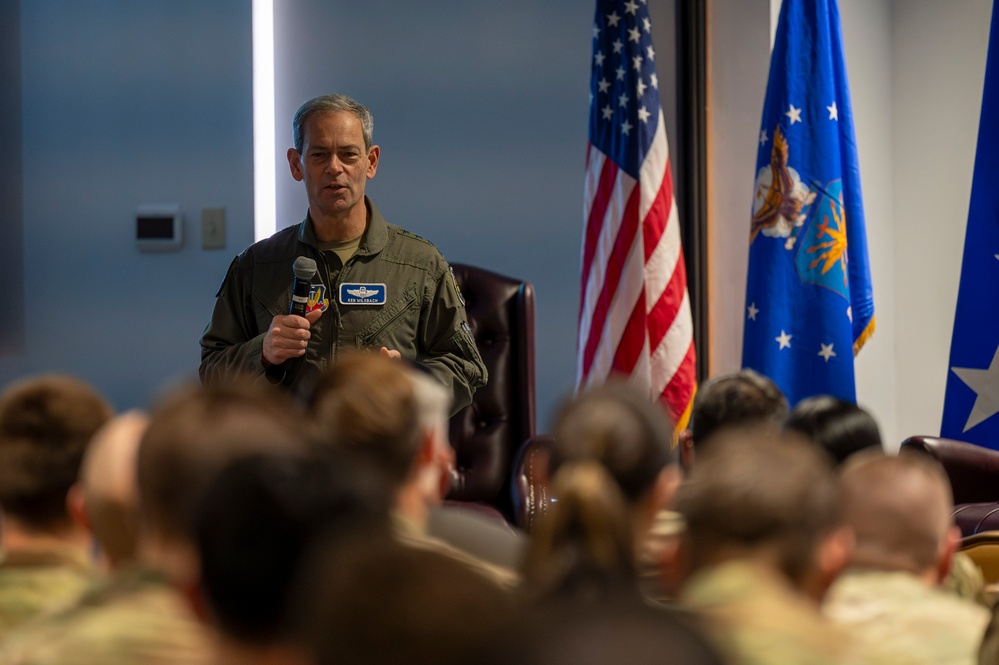 DVIDS - Images - COMACC visits Davis-Monthan [Image 1 of 4]