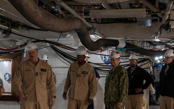 Commanding Officer Visit onboard USS BATAAN(LHD 5)