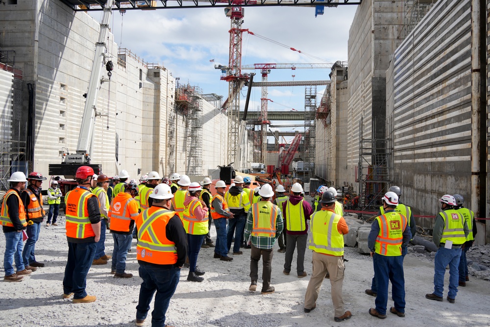 USACE hosts prospective contractors for Chickamauga Lock home stretch