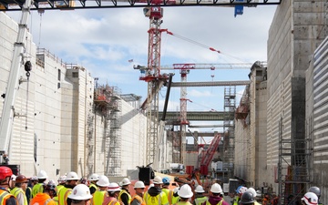 USACE hosts prospective contractors for Chickamauga Lock home stretch