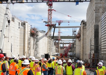 USACE hosts prospective contractors for Chickamauga Lock home stretch