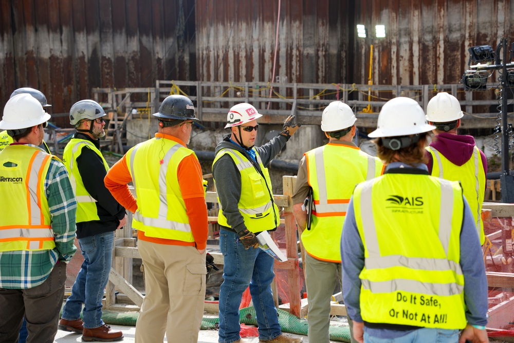 USACE hosts prospective contractors for Chickamauga Lock home stretch