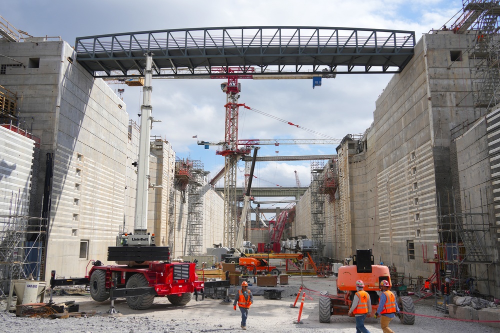 USACE hosts prospective contractors for Chickamauga Lock home stretch