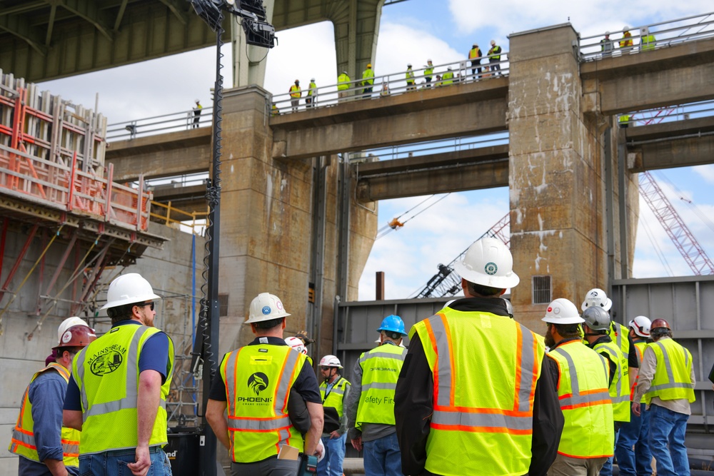USACE hosts prospective contractors for Chickamauga Lock home stretch