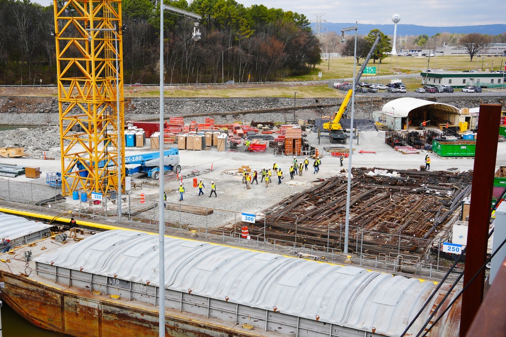 USACE hosts prospective contractors for Chickamauga Lock home stretch