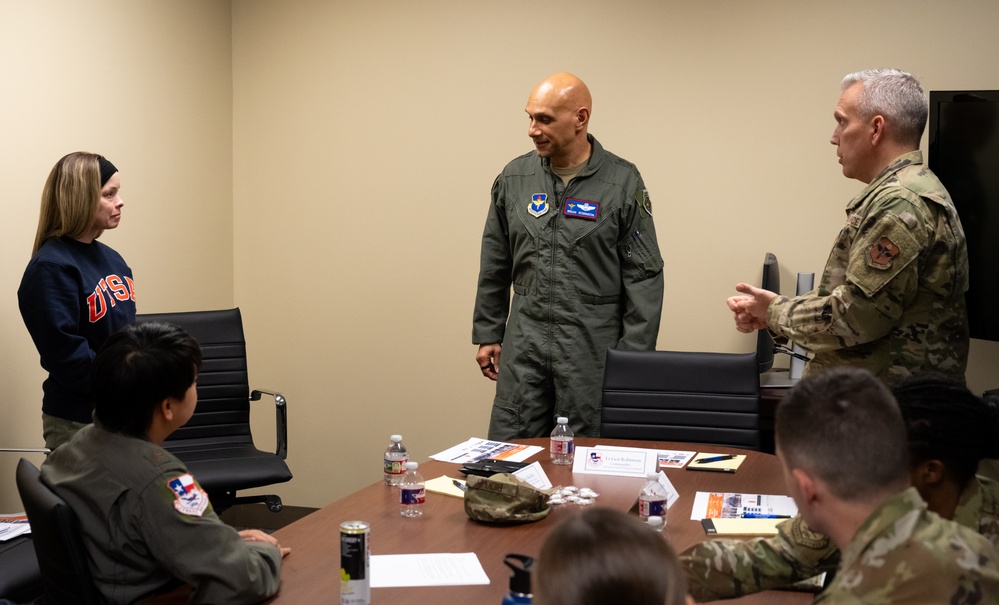 Lt. Gen. Robinson visits UTSA
