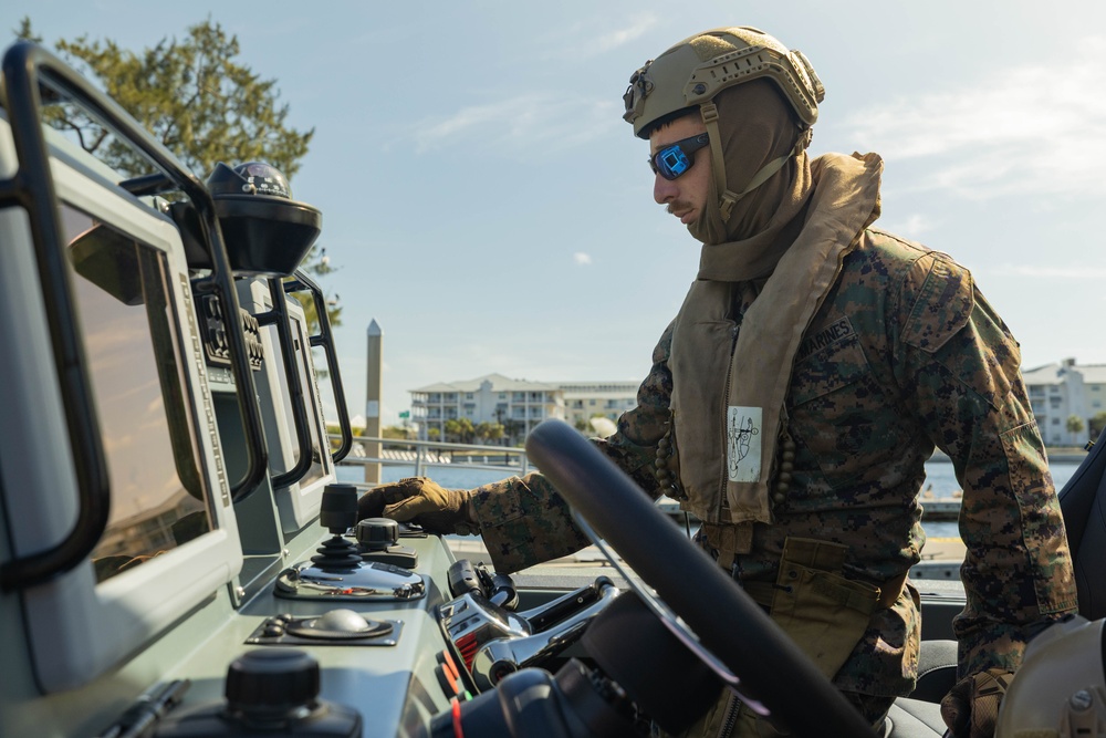 4th AABn conducts open water operations with multi-mission reconnaissance crafts