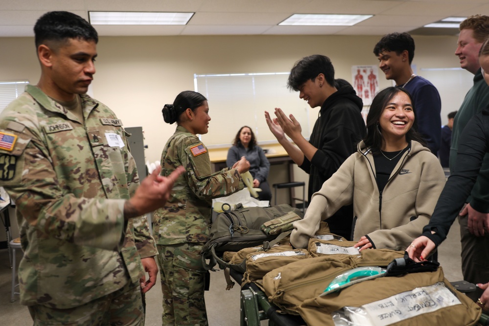 River Ridge High Schoolers meet combat medics of 62nd MDE, 250th FRST