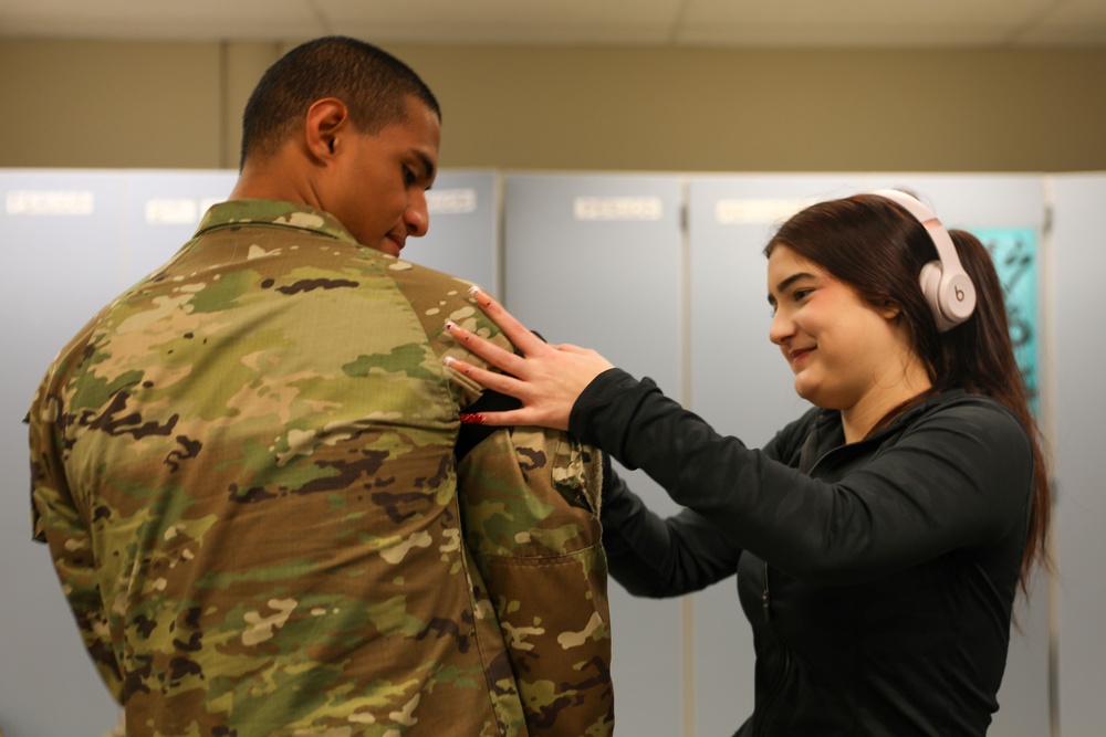 River Ridge High Schoolers meet combat medics of 62nd MDE, 250th FRST