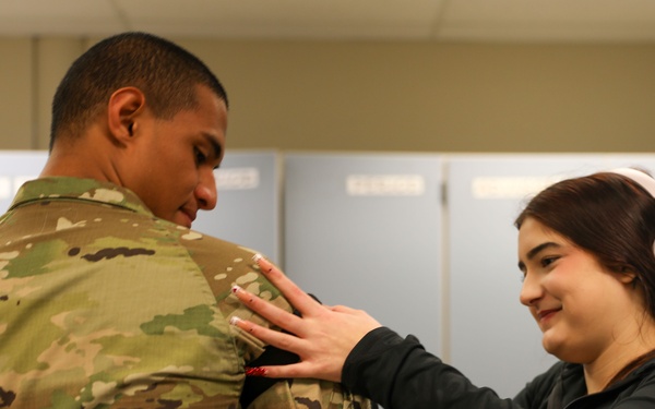 River Ridge High Schoolers meet combat medics of 62nd MDE, 250th FRST