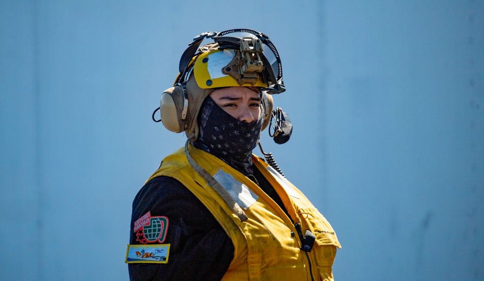 USS Somerset (LPD 25) conducts flight quarters during QUART 25.2