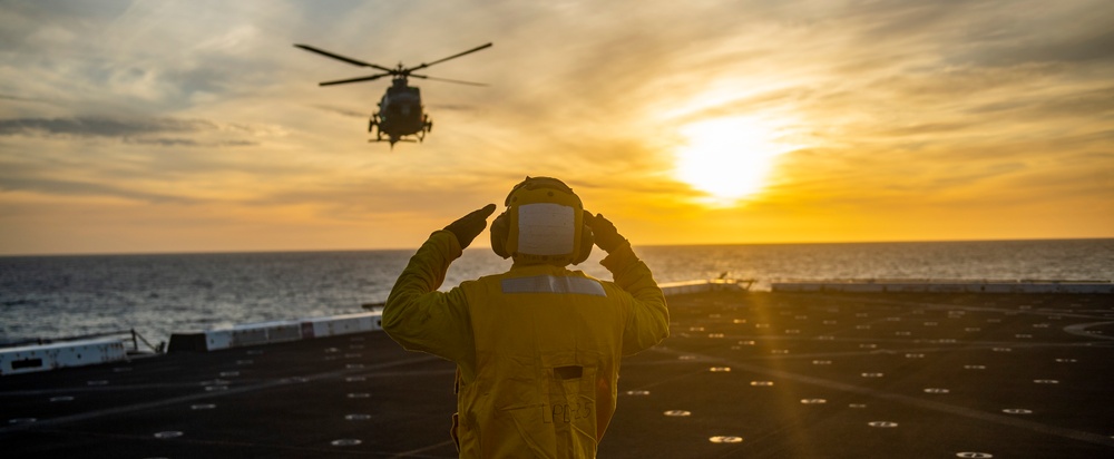 USS Somerset (LPD 25) conducts flight quarters during QUART 25.2