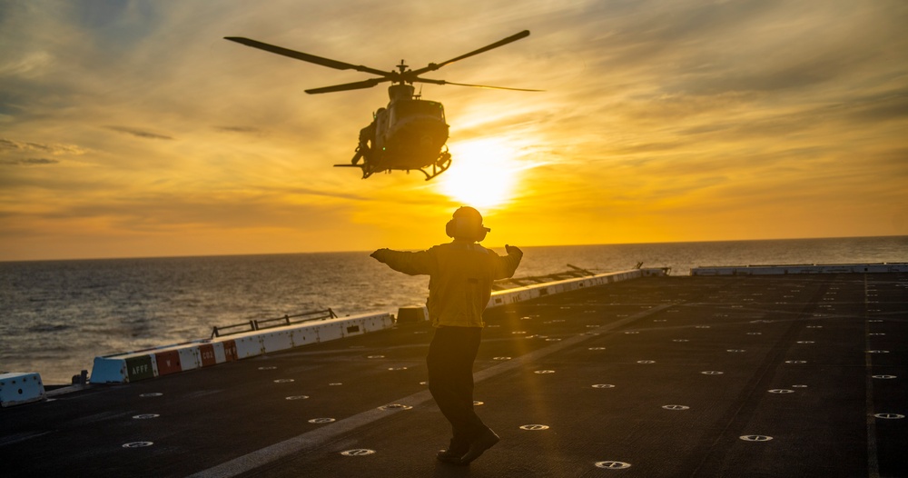 USS Somerset (LPD 25) conducts flight quarters during QUART 25.2