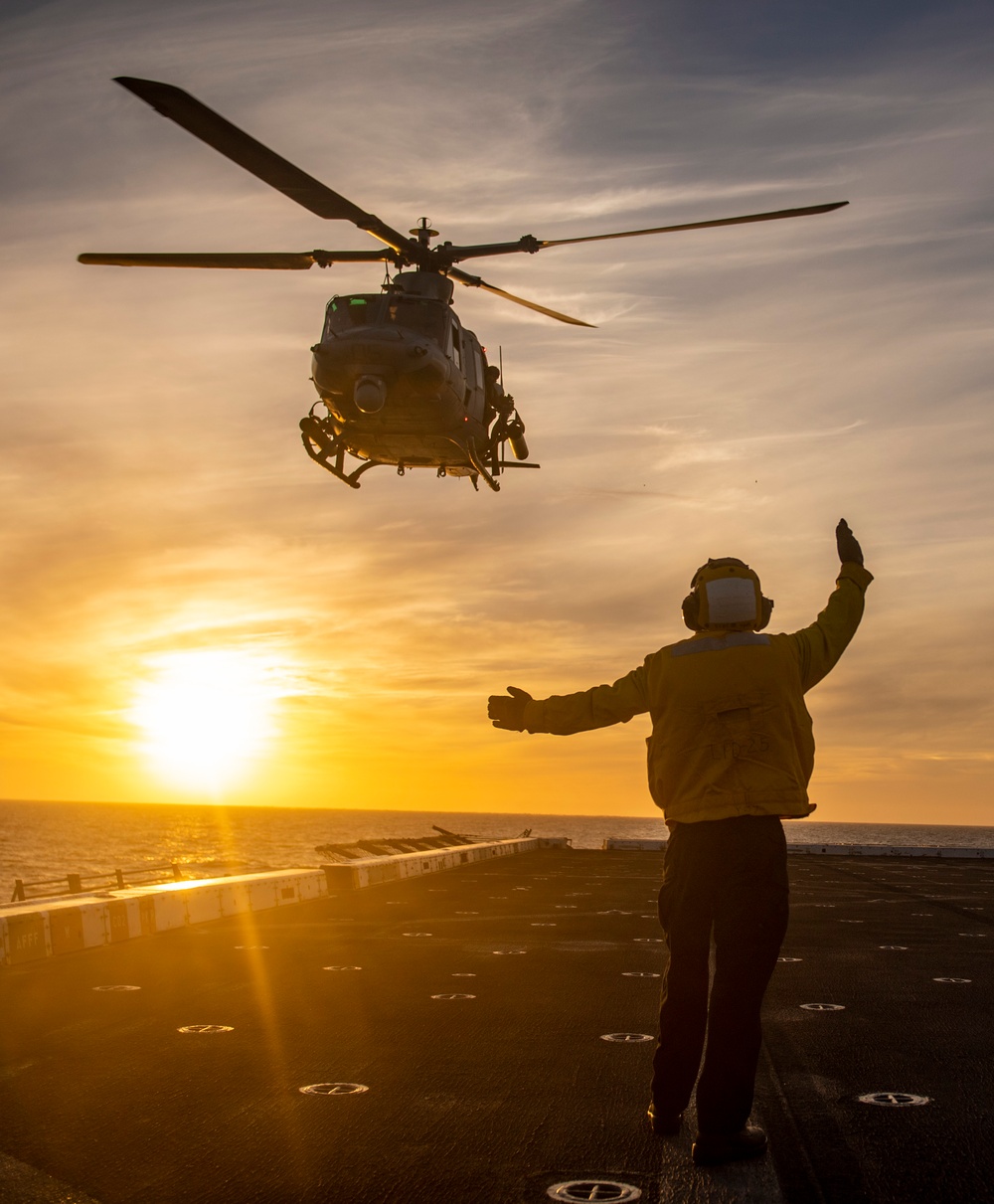 USS Somerset (LPD 25) conducts flight quarters during QUART 25.2