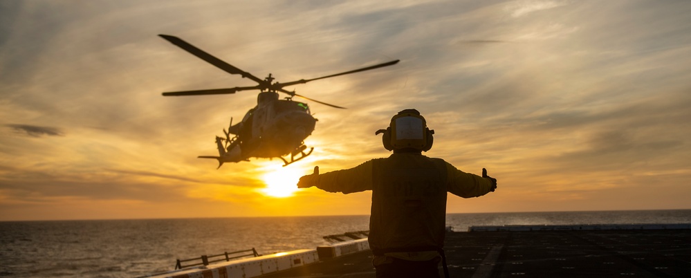 USS Somerset (LPD 25) conducts flight quarters during QUART 25.2