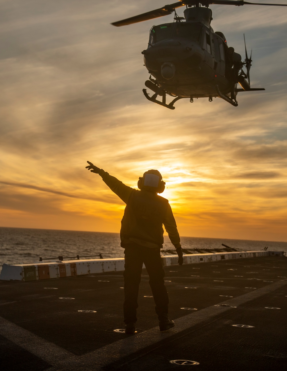 USS Somerset (LPD 25) conducts flight quarters during QUART 25.2