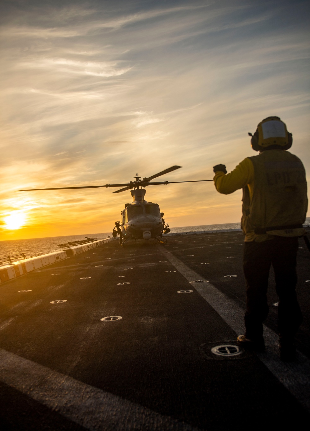 USS Somerset (LPD 25) conducts flight quarters during QUART 25.2