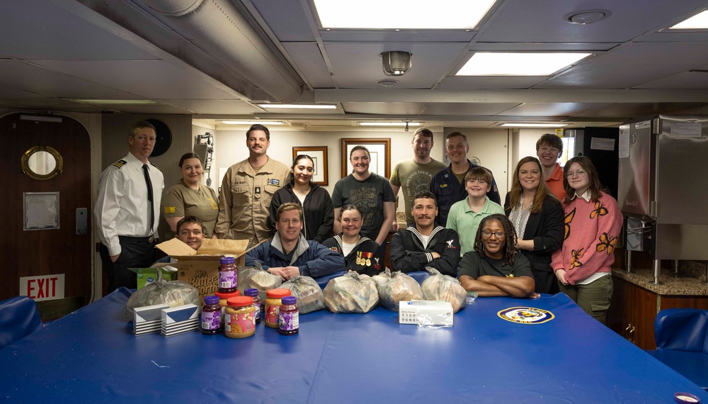 McFaul Sailors Prepare Meals for Local Mobile Community