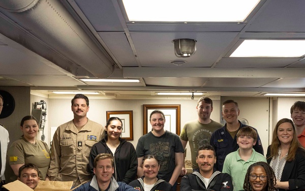 McFaul Sailors Prepare Meals for Local Mobile Community