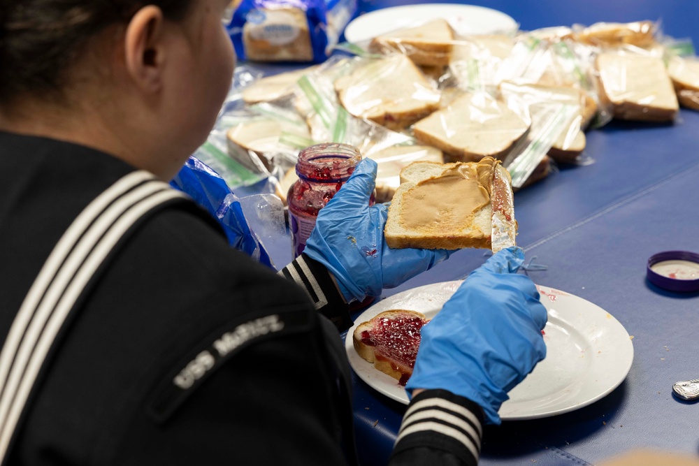 McFaul Sailors Prepare Meals for Local Mobile Community