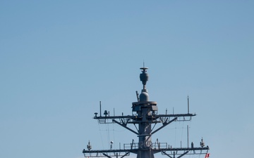 USS Paul Ignatius (DDG 117) visits Augusta Bay, Sicily