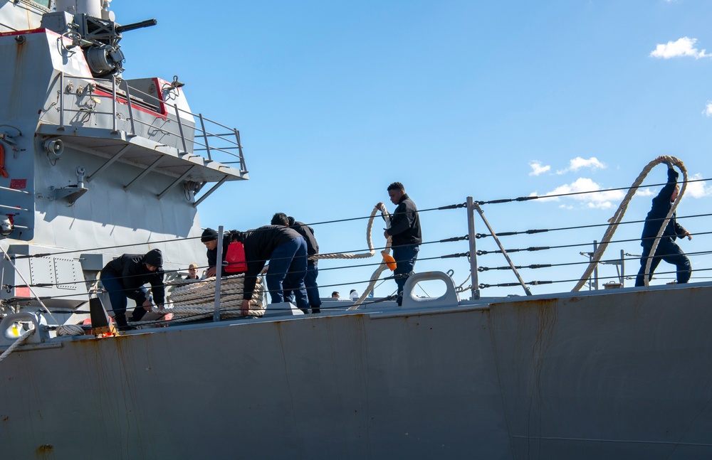 USS Paul Ignatius (DDG 117) visits Augusta Bay, Sicily