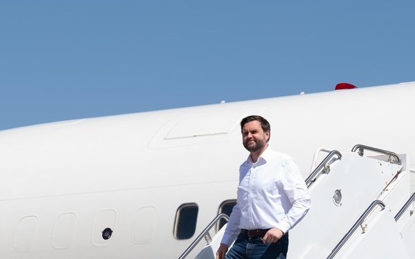 VPOTUS, SECDEF, DNI arrive at Laughlin to begin visit to America’s southern border