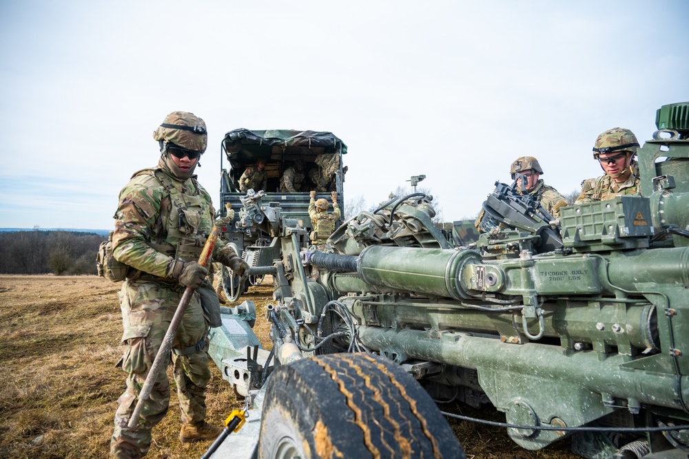 U.S. Army platoons certify in fire support and field artillery