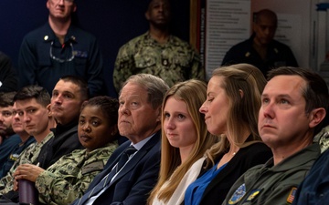 USS Dwight D. Eisenhower welcomes new commanding officer