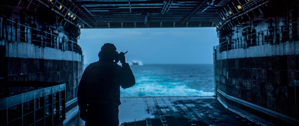 Landing craft, air cushion, operations aboard USS Somerset (LPD 25) during QUART 25.2