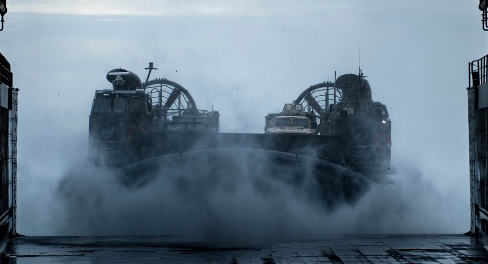 Landing craft, air cushion, operations aboard USS Somerset (LPD 25) during QUART 25.2