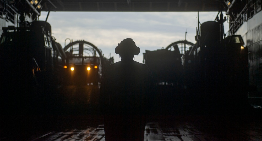 Landing craft, air cushion, operations aboard USS Somerset (LPD 25) during QUART 25.2