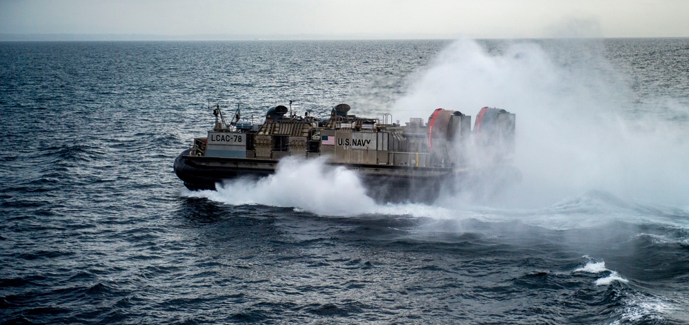 Landing craft, air cushion, operations aboard USS Somerset (LPD 25) during QUART 25.2