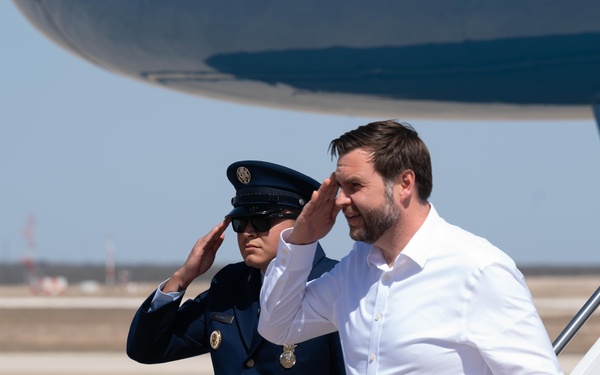 VPOTUS, SECDEF, DNI arrive at Laughlin to begin visit to America’s southern border