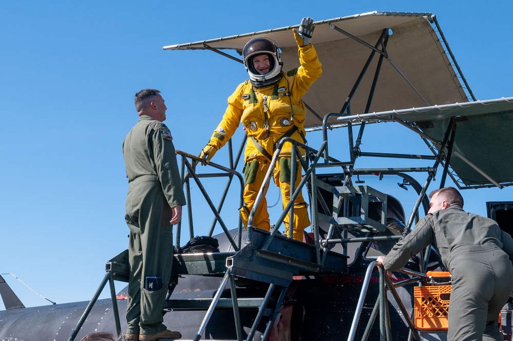 16th Air Force commander gets close up view of Recce Town’s crucial IW role in the modern age during two-day visit