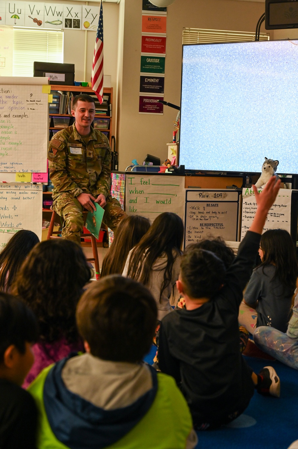 Oregon Guard Reads with Local Students During Read Across America 2025