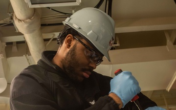 USS Ronald Reagan (CVN 76) conducts ship maintenance