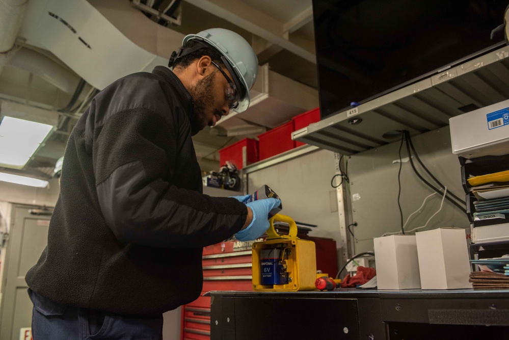 USS Ronald Reagan (CVN 76) conducts ship maintenance